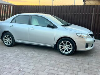 2013 Toyota Corolla X (E140, E150) Рестайлинг, серебристый, 1500000 рублей, вид 3
