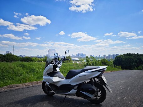 2021 Honda PCX 125, белый, 350000 рублей, вид 4