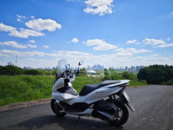 2021 Honda PCX 125, белый, 350000 рублей - вид 3