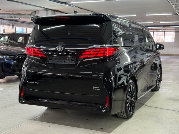 2023 Toyota Alphard IV, чёрный - вид 5