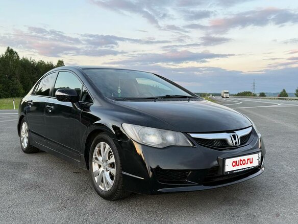 2009 Honda Civic VIII Рестайлинг, чёрный, 850000 рублей - вид 1