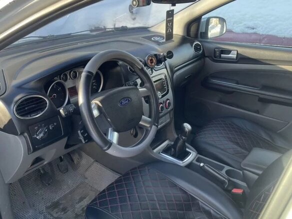 2011 Ford Focus II Рестайлинг, серебристый, 350000 рублей - вид 10