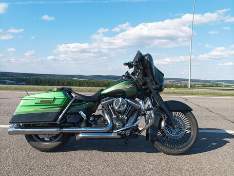 2011 Harley-Davidson Street Glide, зелёный, 870000 рублей, вид 1