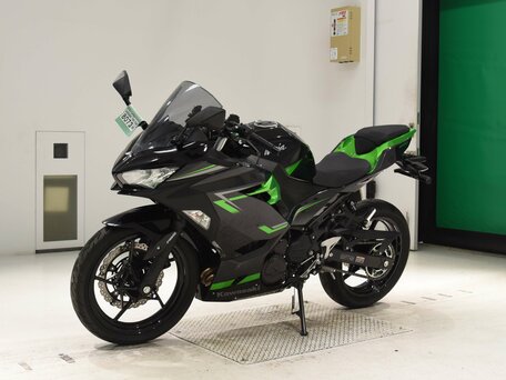 2022 Kawasaki Ninja 400, чёрный, 630000 рублей, вид 3