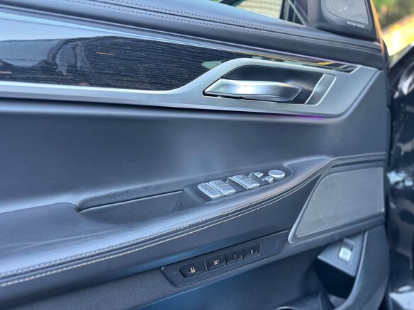 2018 BMW 7 серии 740d xDrive VI (G11/G12), чёрный, 3700000 рублей - вид 25