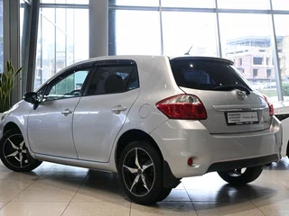 2011 Toyota Auris I Рестайлинг, серебристый, 815990 рублей, вид 4