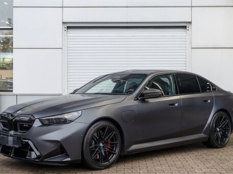 2025 BMW M5 VII (G90), серый, 26000000 рублей, вид 2