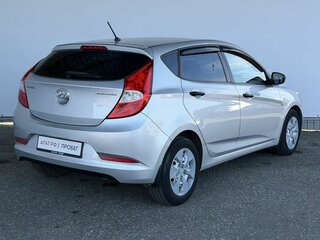2014 Hyundai Solaris I Рестайлинг, серебристый, 875000 рублей, вид 5
