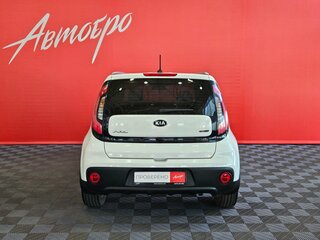 2017 Kia Soul II Рестайлинг, белый, 1500000 рублей, вид 4