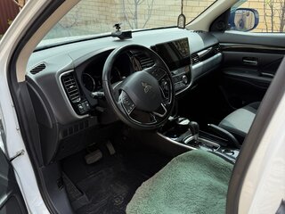 2019 Mitsubishi Outlander III Рестайлинг 3, белый, 2100000 рублей, вид 5