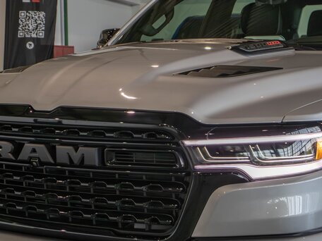 2026 Ram 1500 Crew Cab V Рестайлинг, серебристый, 9690000 рублей, вид 2