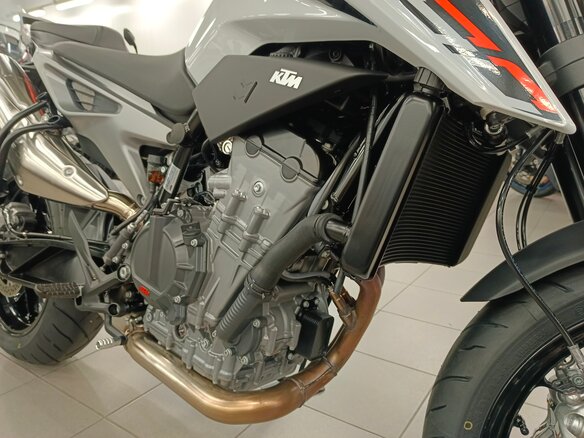 2023 KTM 790 Duke, серый - вид 8