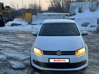 2013 Volkswagen Polo V, белый, 550000 рублей, вид 2