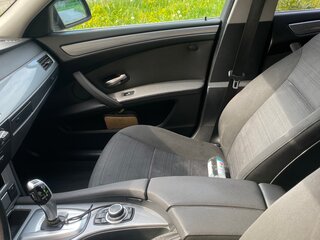 2009 BMW 5 серии 520i V (E60/E61) Рестайлинг, чёрный, 860000 рублей, вид 5
