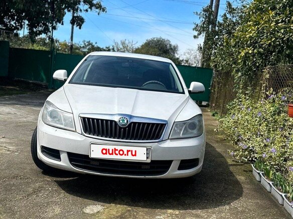 2013 Skoda Octavia II (A5) Рестайлинг, белый, 520000 рублей - вид 1