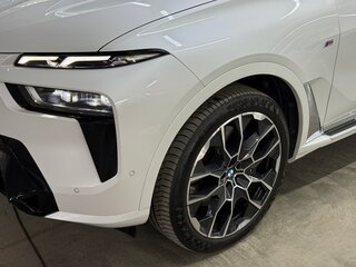 2025 BMW X7 40i I (G07) Рестайлинг, белый, 13499000 рублей, вид 2
