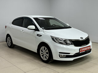 2017 Kia Rio III Рестайлинг, белый, 925000 рублей, вид 3