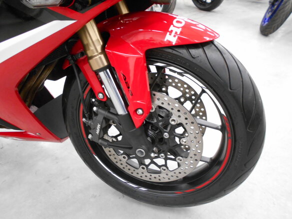2020 Honda CBR 650R, красный, 880000 рублей - вид 8
