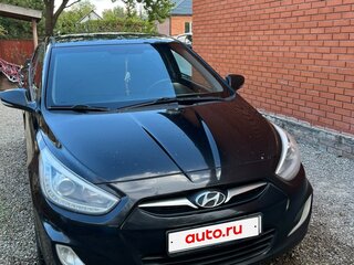 2013 Hyundai Solaris I, чёрный, 810000 рублей, вид 3