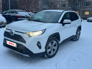 2021 Toyota RAV4 V (XA50), белый, 3400000 рублей, вид 2