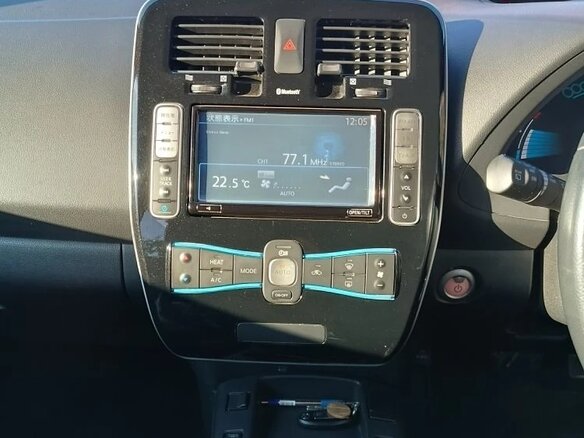 2014 Nissan Leaf (EM57) I (ZE0/AZE0), чёрный, 1450000 рублей - вид 13