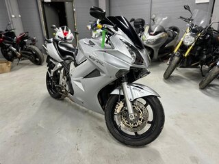 2006 Honda VFR 800, серебристый, 445000 рублей, вид 4