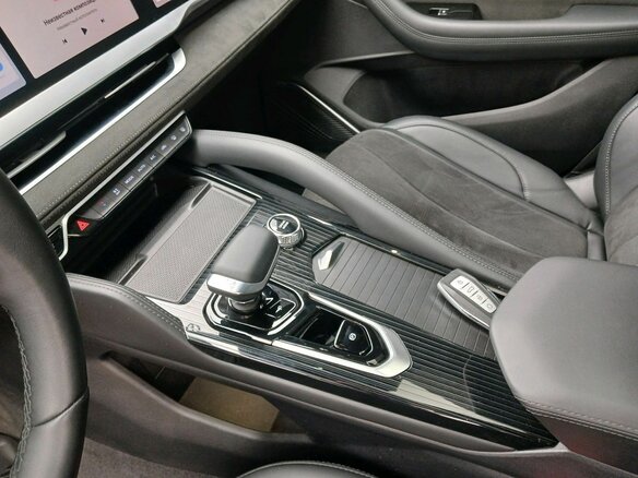 2024 Geely Monjaro I, серый, 3375000 рублей - вид 22