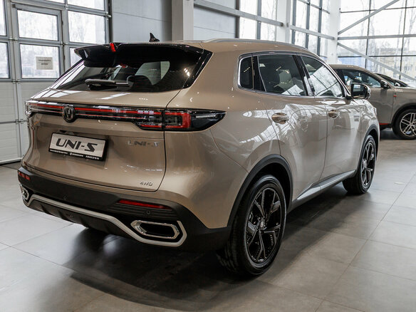 2026 Changan UNI-S I Рестайлинг, золотистый, 3079900 рублей - вид 6