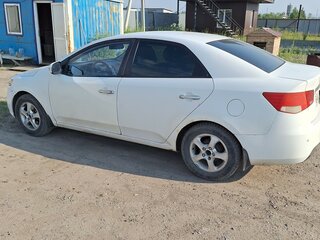 2010 Kia Forte I, белый, 499000 рублей, вид 4