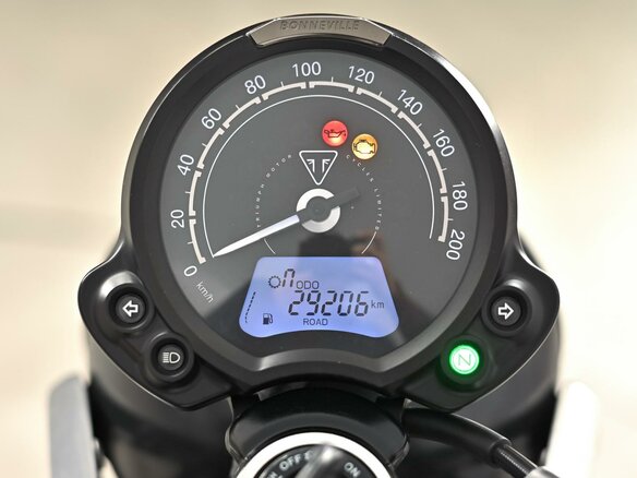 2021 Triumph Street Twin, серый, 747000 рублей - вид 8