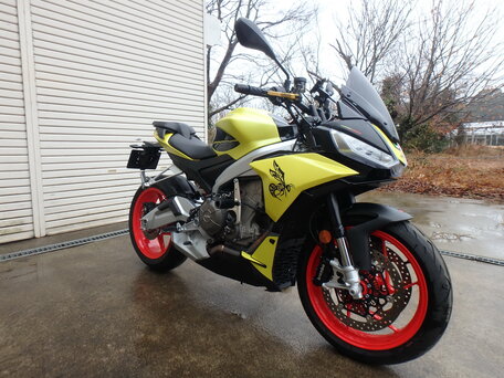 2021 Aprilia Tuono 660, жёлтый, 1050000 рублей, вид 1