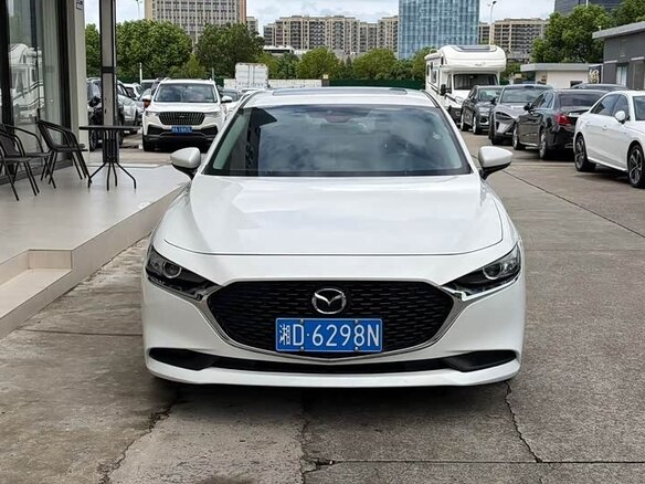 2023 Mazda 3 Axela IV (BP), белый, 1370000 рублей - вид 1