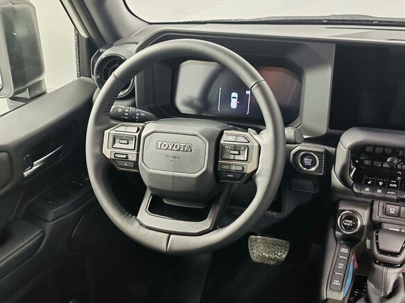 2025 Toyota Land Cruiser Prado 250 Series, белый - вид 12