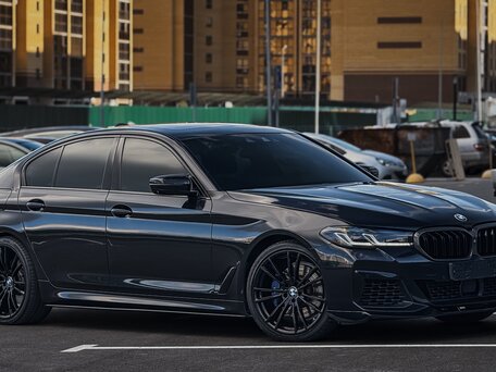 2017 BMW 5 серии 540i VII (G30/G31/G38), синий, 4000000 рублей, вид 2