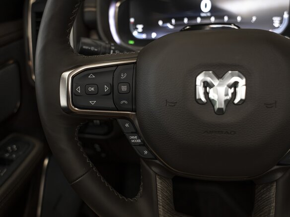 2026 Ram 1500 Crew Cab eTorque V Рестайлинг, чёрный, 12019113 рублей - вид 31