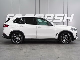 2020 BMW X5 25d IV (G05/G18), белый, 6837000 рублей, вид 5