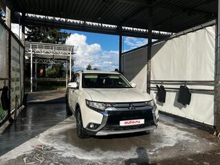 2016 Mitsubishi Outlander III Рестайлинг 2, белый, 1450000 рублей, вид 4