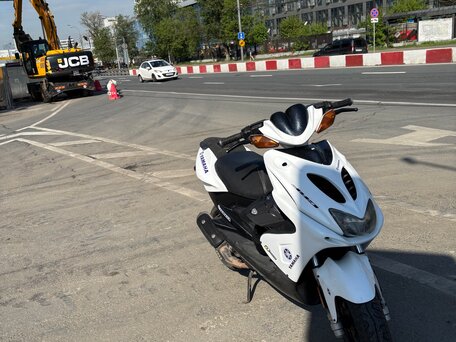 2014 Yamaha Aerox 50, белый, 190000 рублей, вид 3