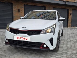 2021 Kia Rio IV Рестайлинг, белый, 1790000 рублей, вид 1