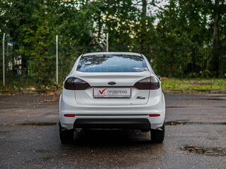 2015 Ford Fiesta Mk6 Рестайлинг, белый, 460000 рублей, вид 4
