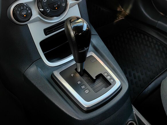 2010 Ford Fiesta Mk6, красный, 599000 рублей - вид 18