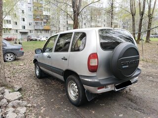 2004 Chevrolet Niva I, серебристый, 350000 рублей, вид 5