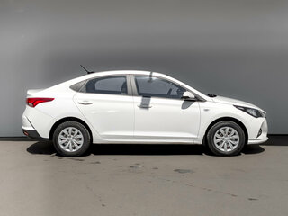 2022 Hyundai Solaris II Рестайлинг, белый, 1640000 рублей, вид 4