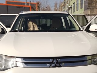 2014 Mitsubishi Outlander III Рестайлинг, белый, 1780000 рублей, вид 1