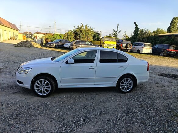 2013 Skoda Octavia II (A5) Рестайлинг, белый, 600000 рублей - вид 8