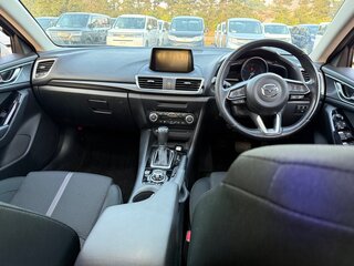 2017 Mazda Axela III Рестайлинг, красный, 1020007 рублей, вид 5
