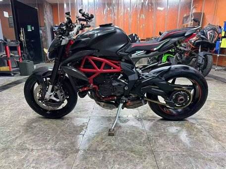 2017 MV Agusta Brutale 800, чёрный, 880000 рублей, вид 2
