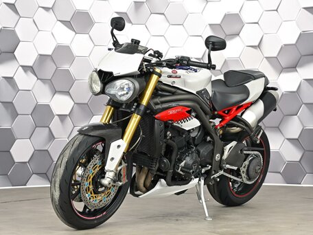 2016 Triumph Speed Triple, белый, 499000 рублей, вид 2