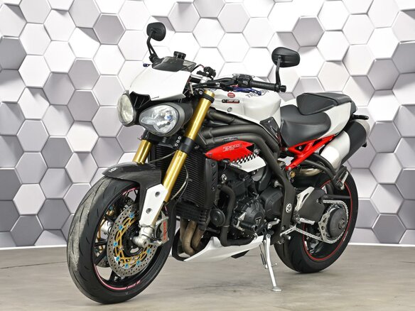 2016 Triumph Speed Triple, белый - вид 1