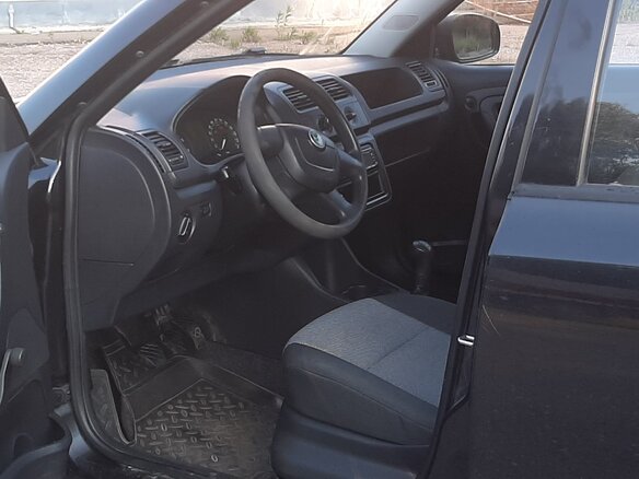 2010 Skoda Fabia II Рестайлинг, чёрный, 450000 рублей - вид 3